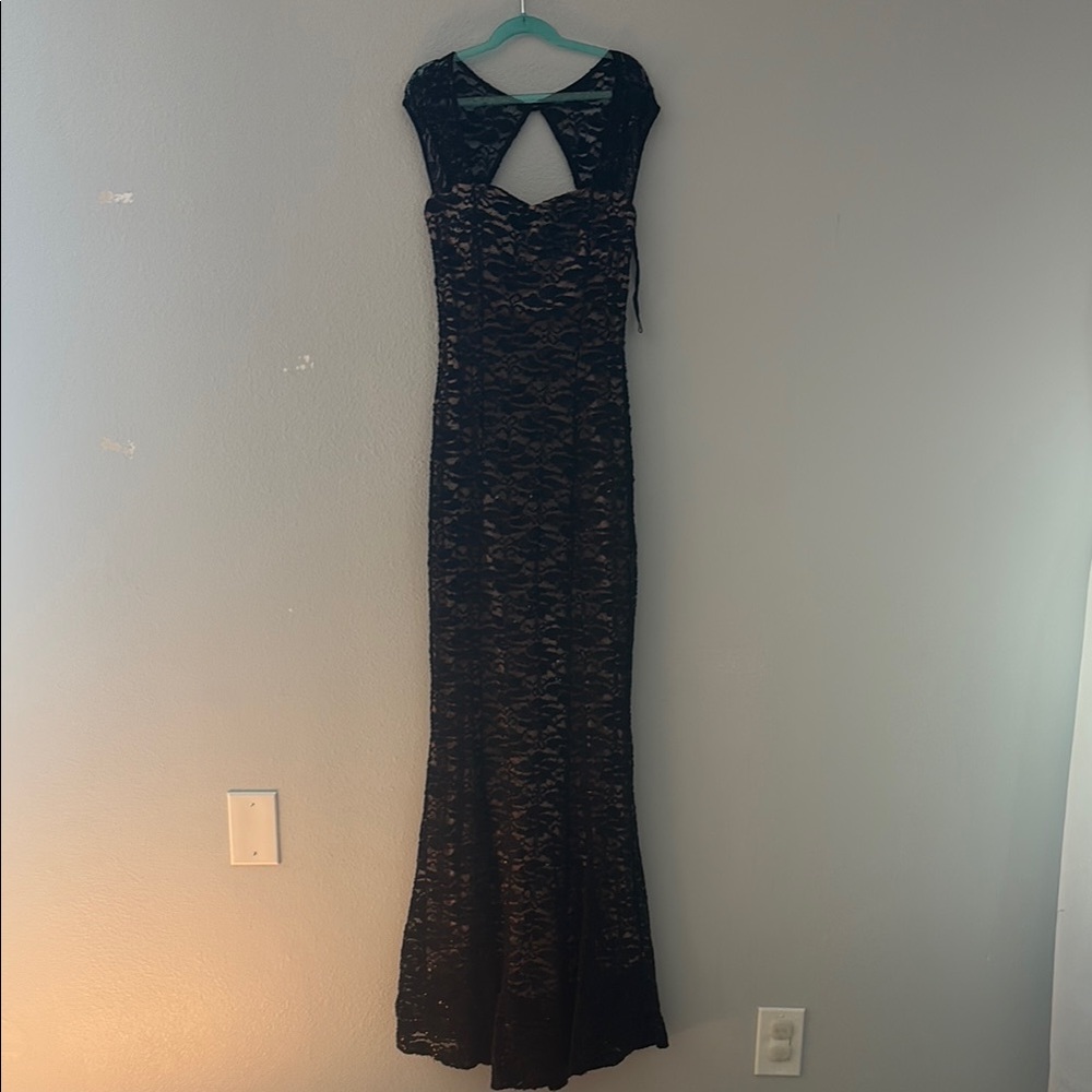 Black Sleeveless Halter Gown for Prom